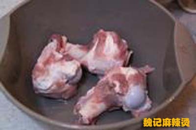 骨汤麻辣烫骨汤制作第一步