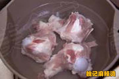 骨汤麻辣烫骨汤制作第二步