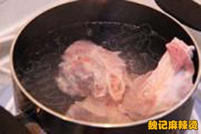 骨汤麻辣烫骨汤制作第三步