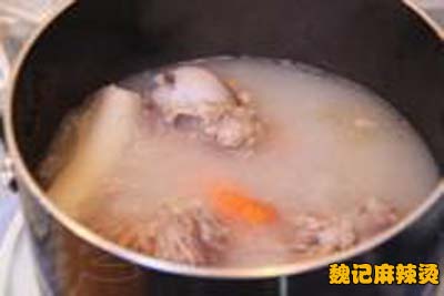 骨汤麻辣烫骨汤制作第五步